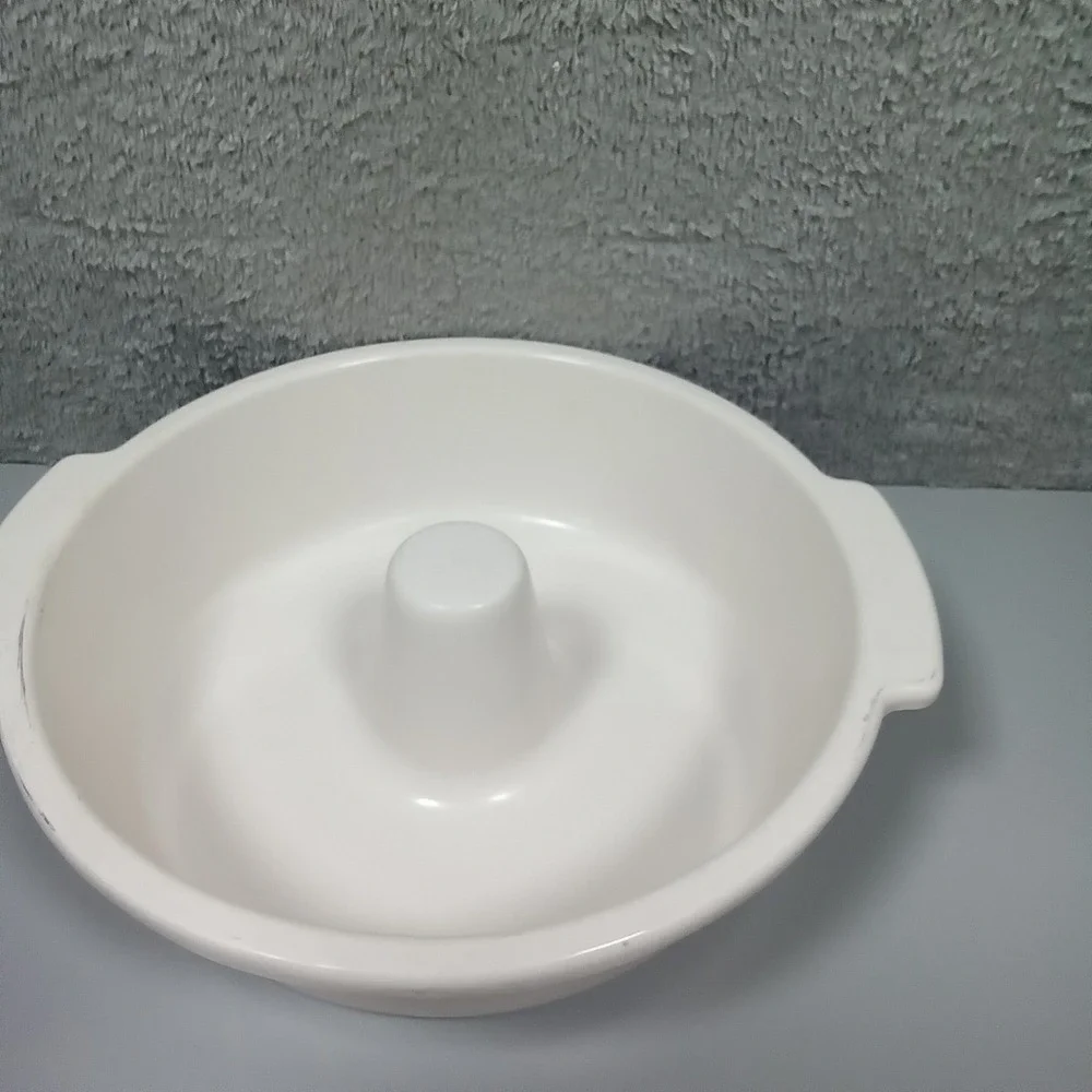 Rubbermaid Microwave Cookware‎ 2 QT Ring Mold Pan White Plastic Cake Jello 1.9L